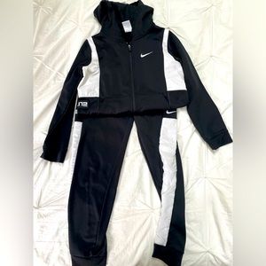 Nike boys large hoodie jogger set